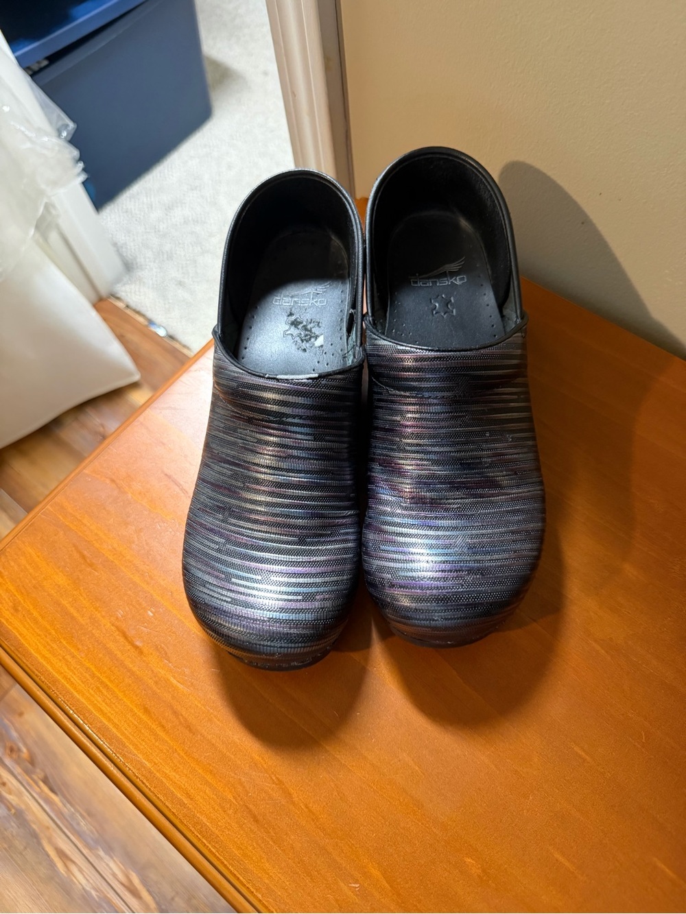 Women’s size 40 danskos